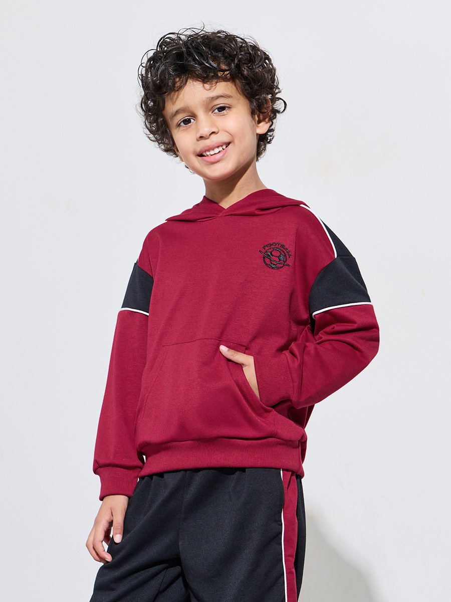 Toddler Boy Jog Set ,   drop shoulder hooded sweat top with contrast binding on shoulder and sleeve
Pull on jogger & jogger with color blocking side panel
Rib cuff and adjustable drawcord, with chest emrboidery