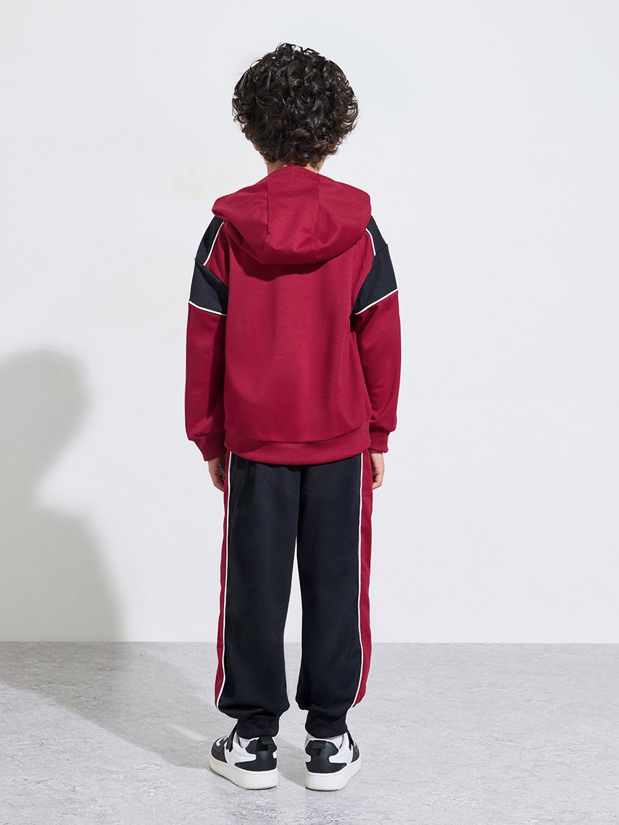 Toddler Boy Jog Set ,   drop shoulder hooded sweat top with contrast binding on shoulder and sleeve
Pull on jogger & jogger with color blocking side panel
Rib cuff and adjustable drawcord, with chest emrboidery