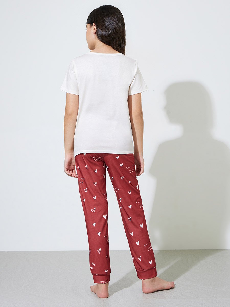 Teen Girls White Graphic Print T-Shirt and Red Cuffed Pants Pyjama Set