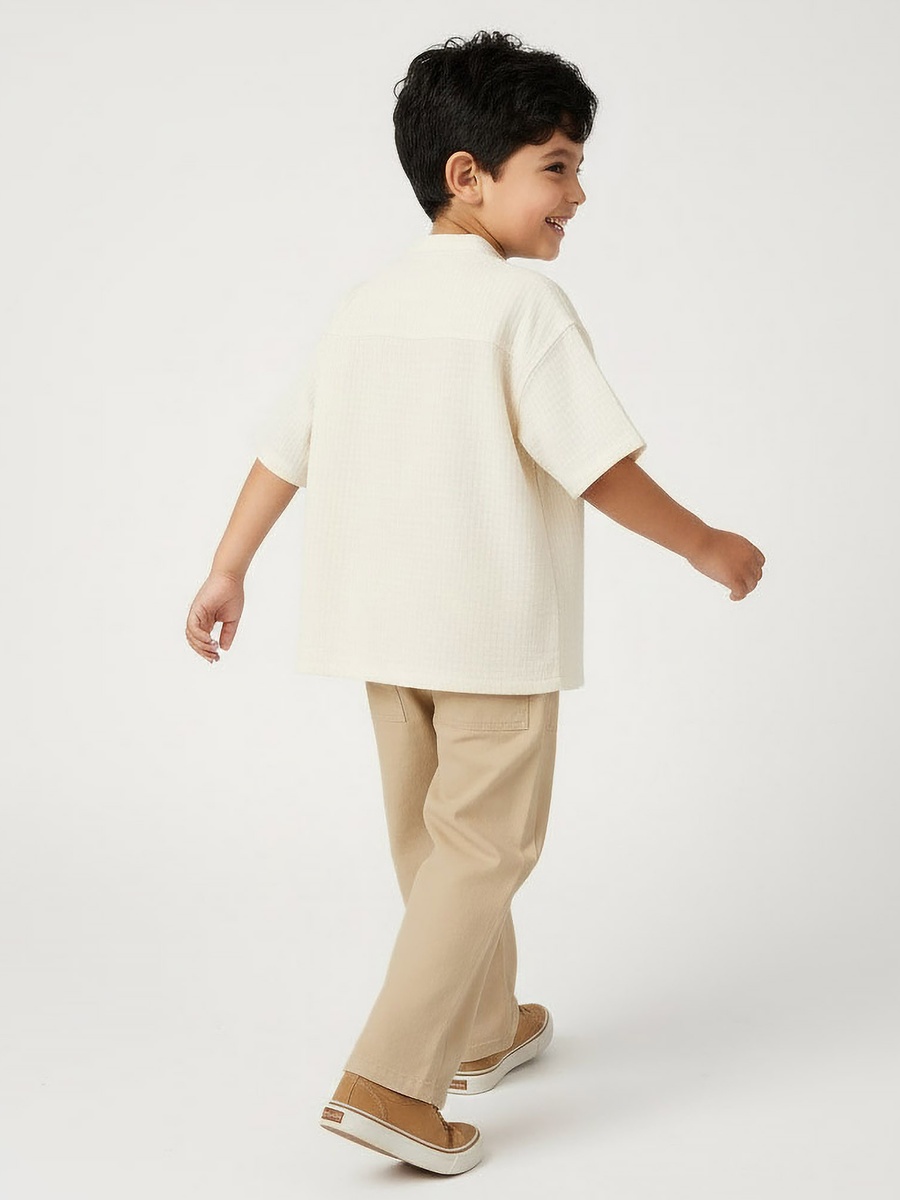Collared Short Sleeves T-Shirt with Texture
