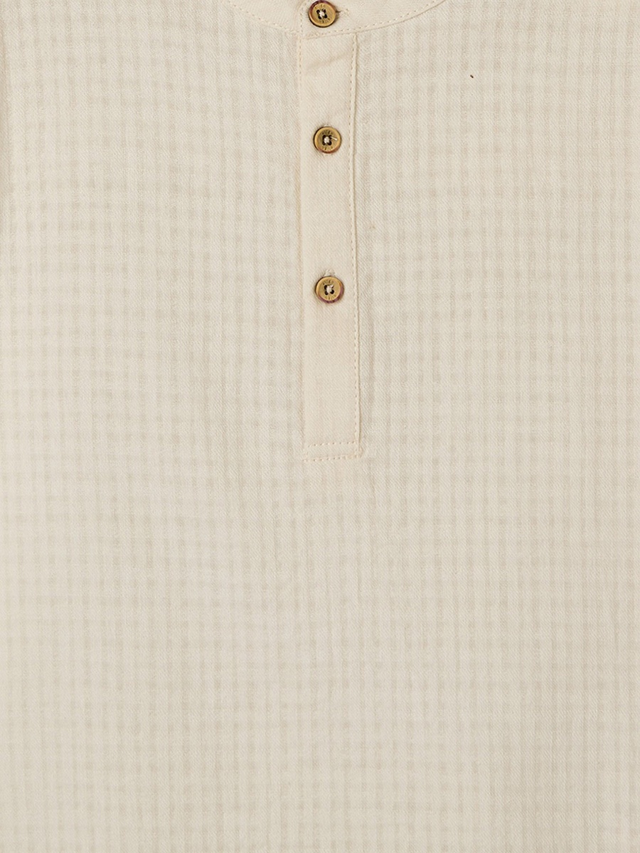 Collared Short Sleeves T-Shirt with Texture