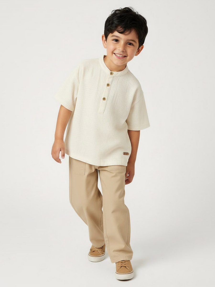 Collared Short Sleeves T-Shirt with Texture