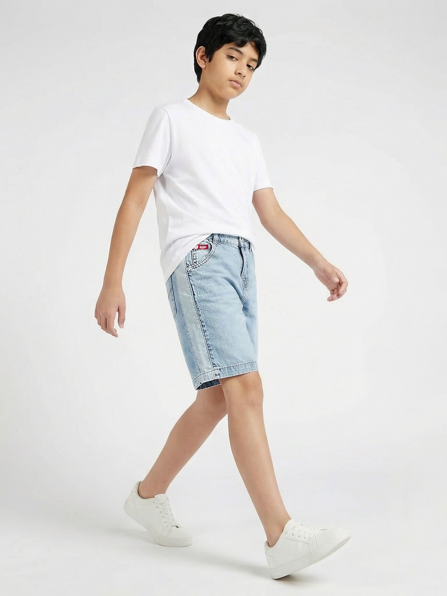 شورت دنيم بطول الركبة بزر خصر وجيوب من لي كوبر