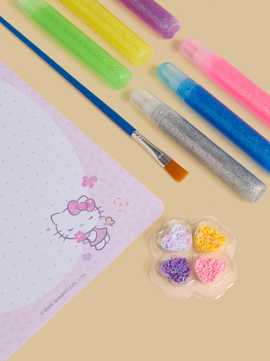 Hello Kitty and Friends Print Colouring Set