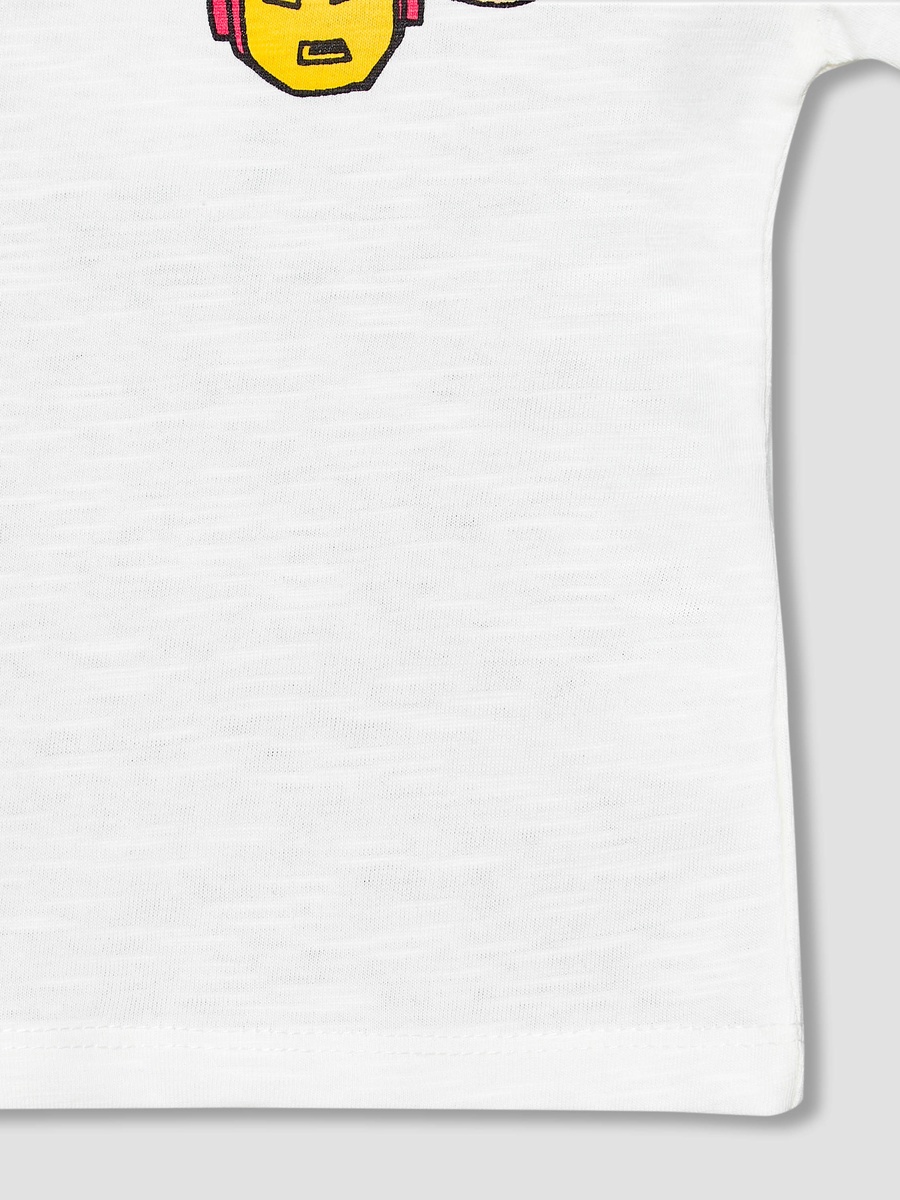 مجموعة من شورت وتيشيرت بأكمام قصيرة وياقة مستديرة مع طبعة أفينجرز