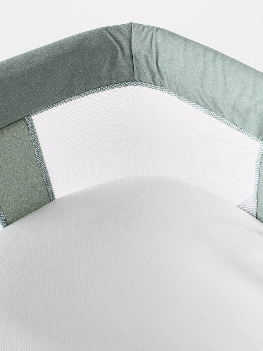 Drew Bassinet with Music and Vibration