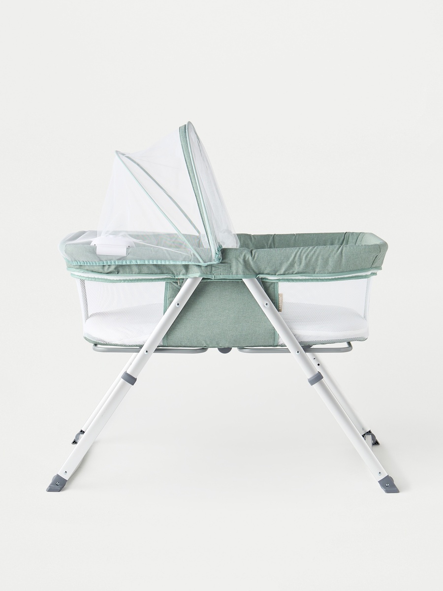 Drew Bassinet with Music and Vibration