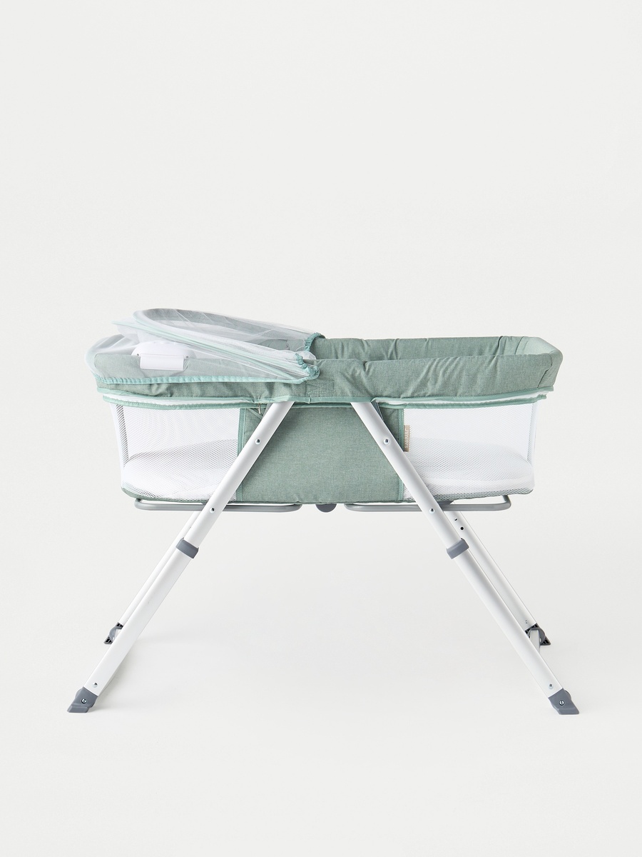 Drew Bassinet with Music and Vibration