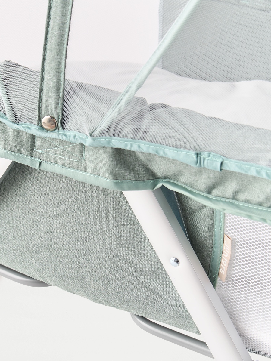 Drew Bassinet with Music and Vibration