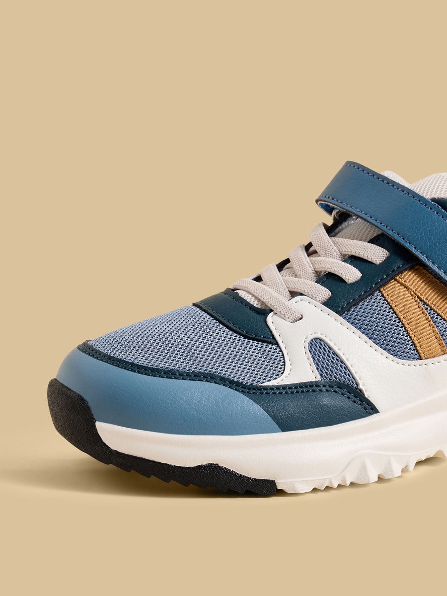 Colourblock Sports Shoes with Hook and Loop Closure