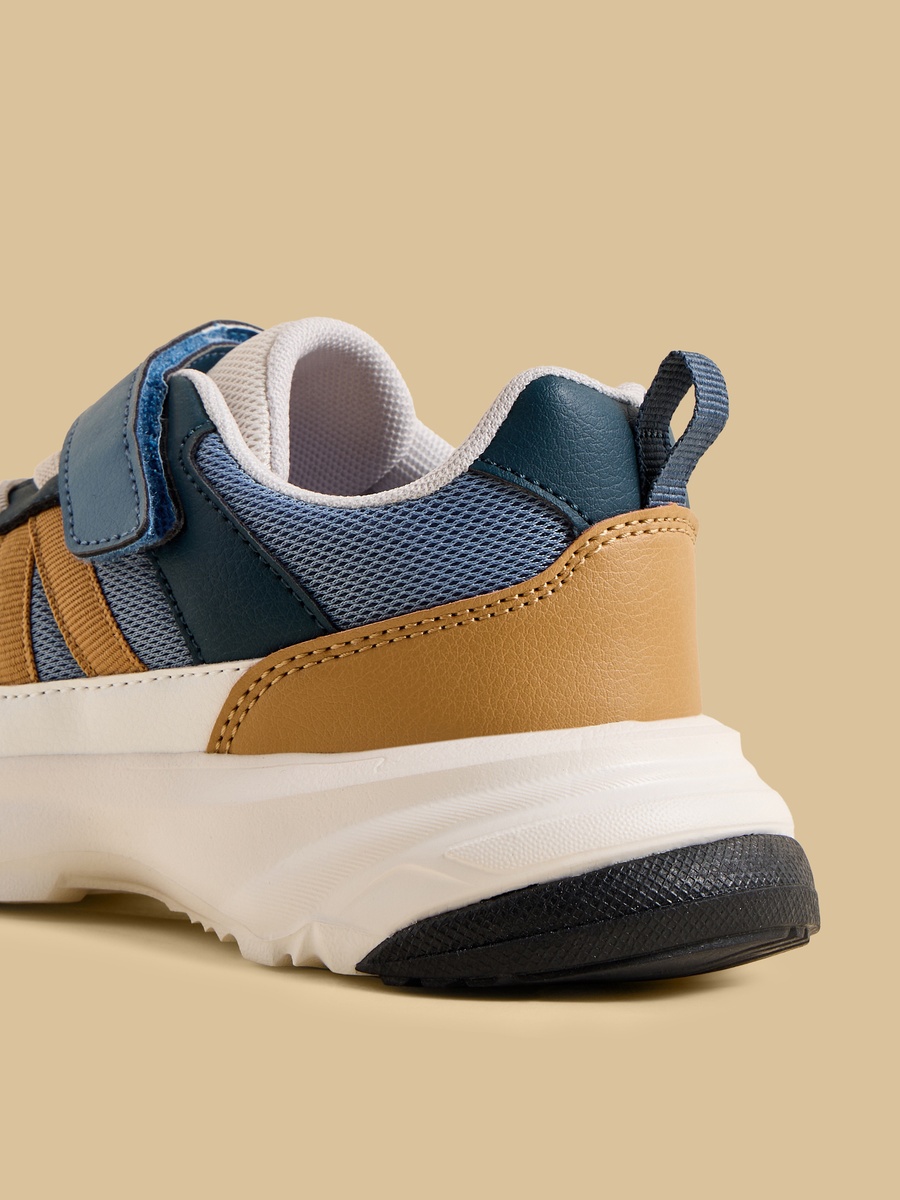 Colourblock Sports Shoes with Hook and Loop Closure