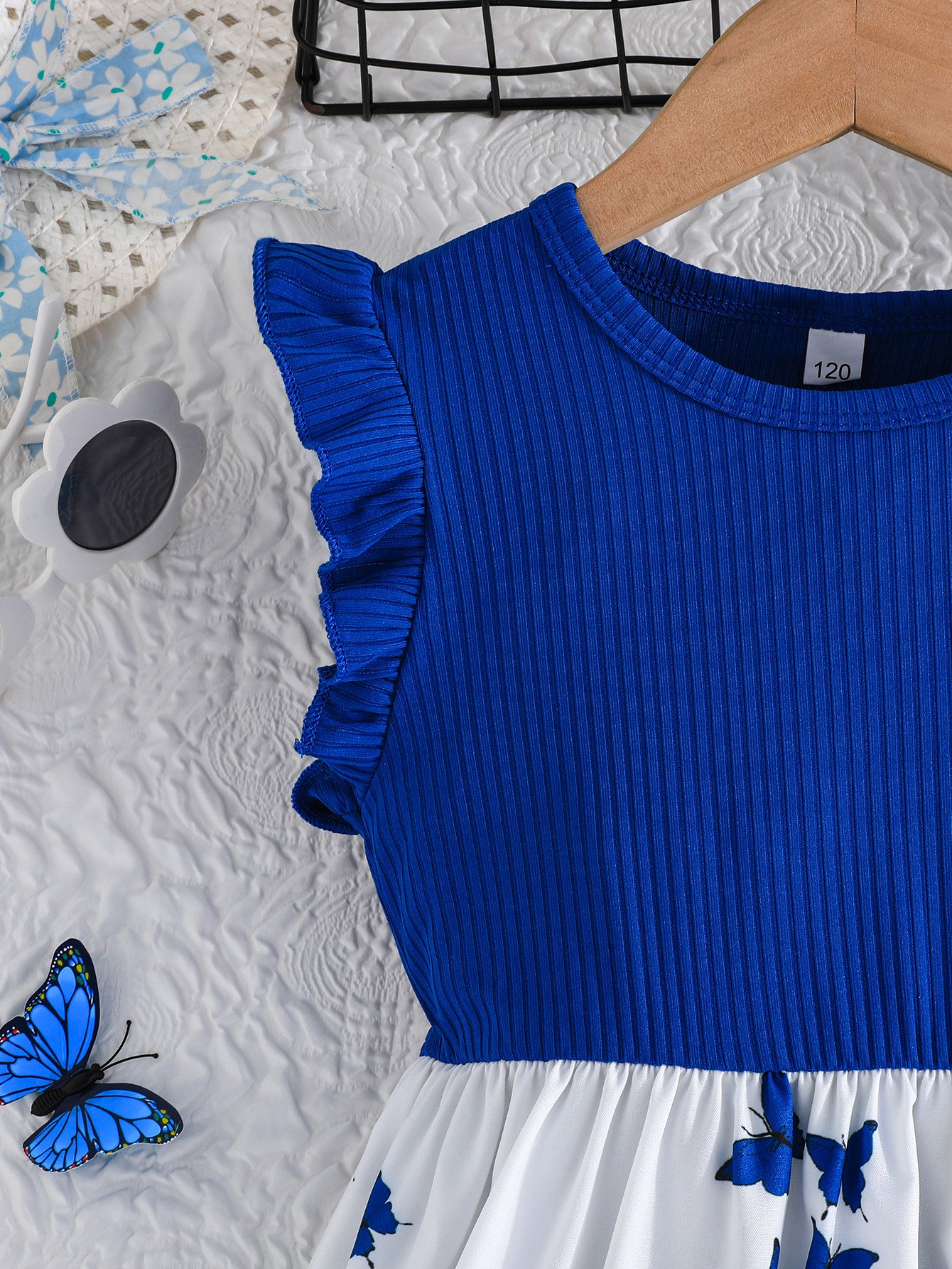 فستان بطول الركبة وطبعة فراشة بلون أزرق