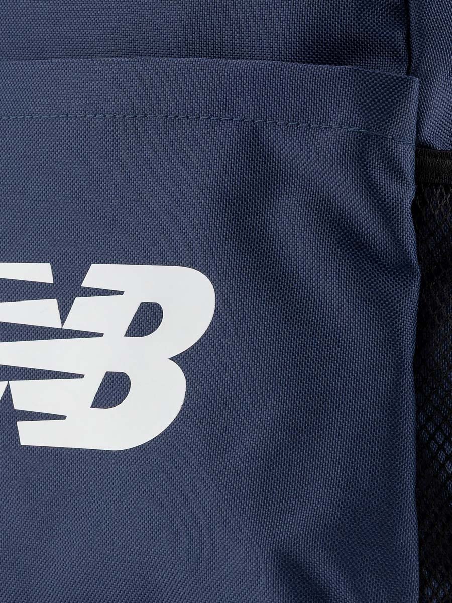 شنطة ظهر بتفاصيل شعار