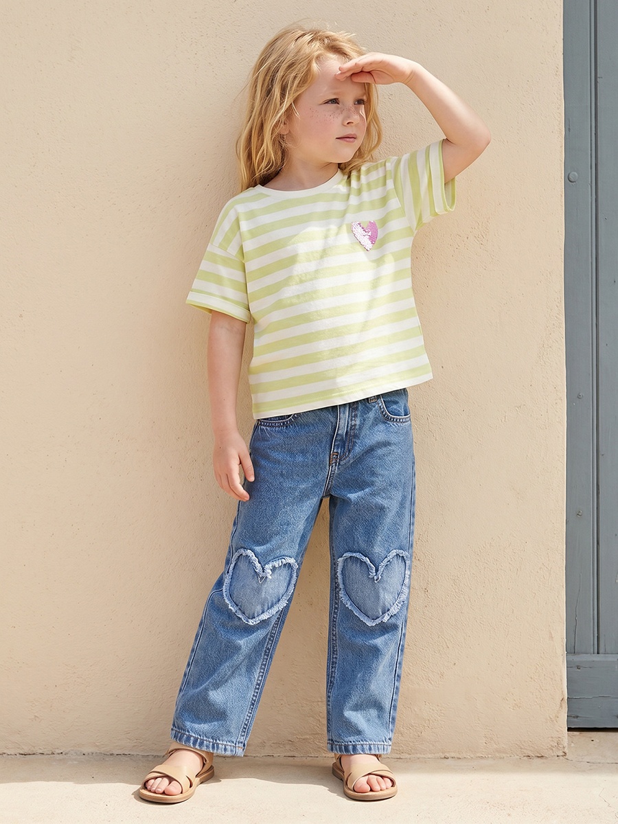 Mid Rise Jeans with Heart Frayed Applique