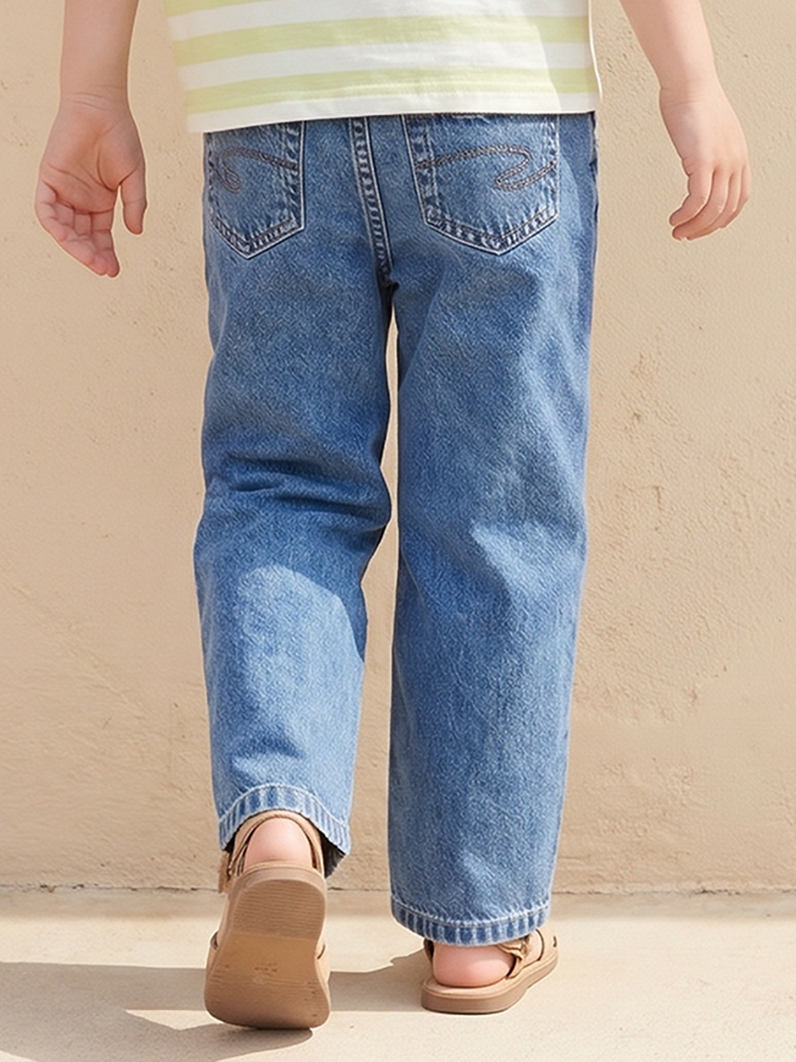 Mid Rise Jeans with Heart Frayed Applique