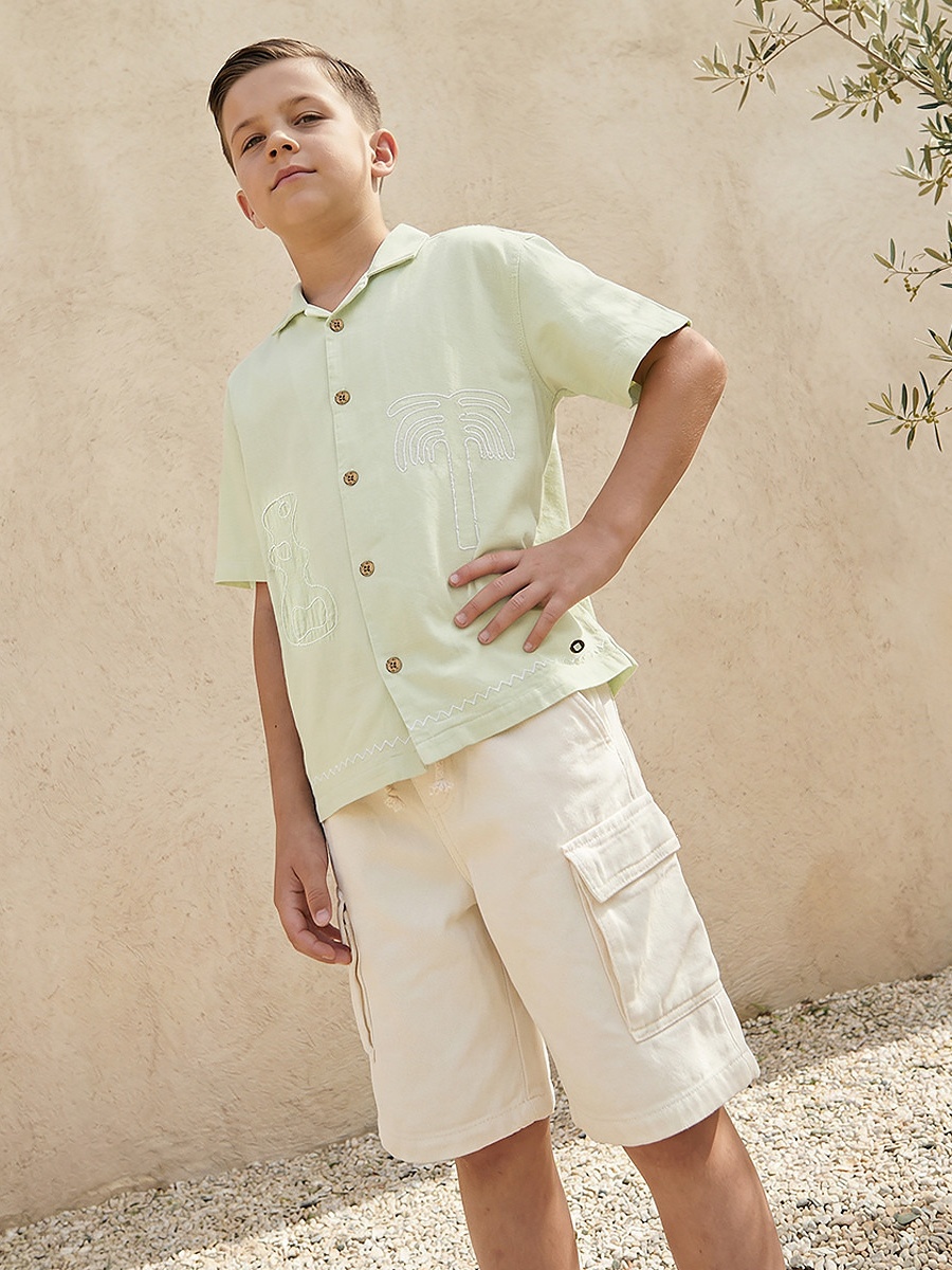 Short Sleeves Shirt with Embroidered Design
