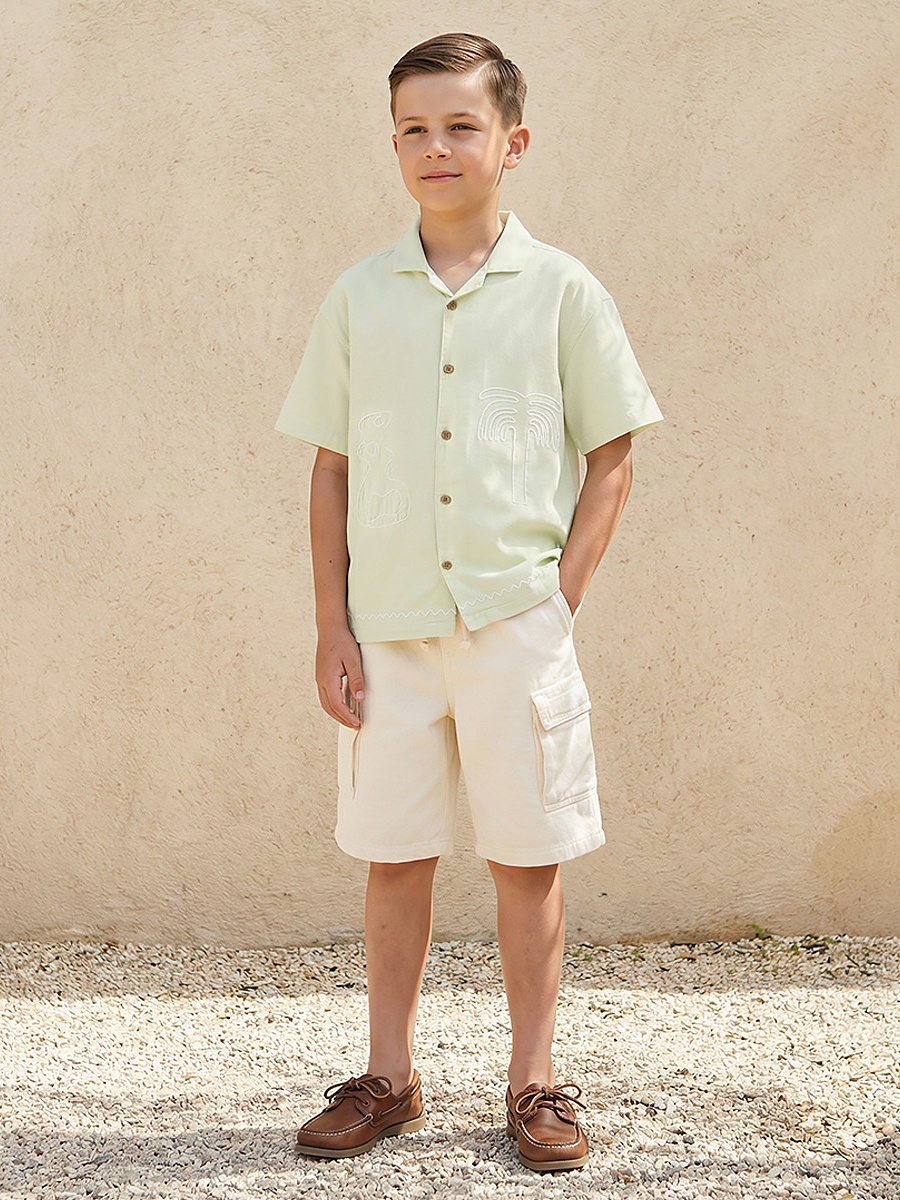 Short Sleeves Shirt with Embroidered Design