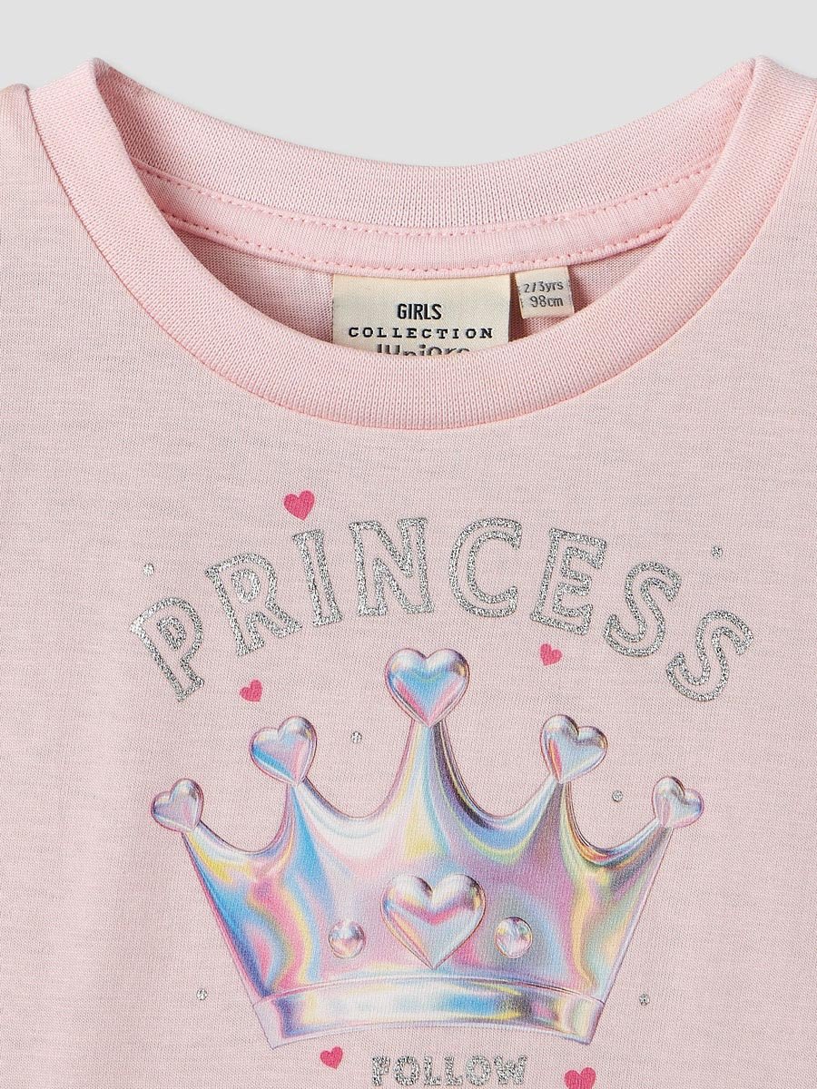 فستان بحافة واسعة بطول الركبة بياقة مستديرة وأكمام قصيرة وطبعات
