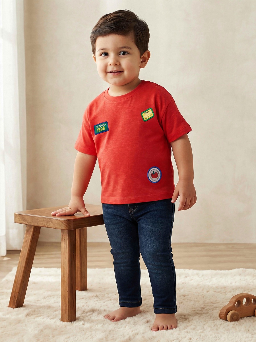 Crew Neck Short Sleeves T-Shirt with Logo Applique