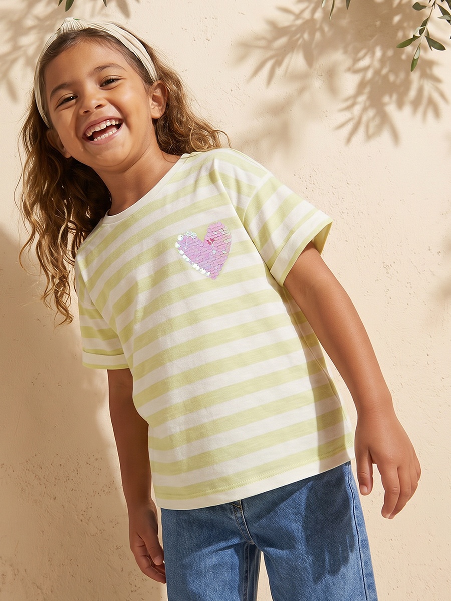 Crew Neck Short Sleeves T-Shirt with Heart Embellishment