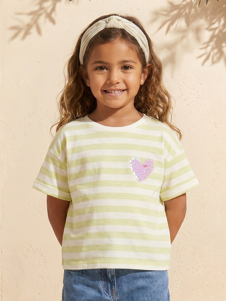 Crew Neck Short Sleeves T-Shirt with Heart Embellishment