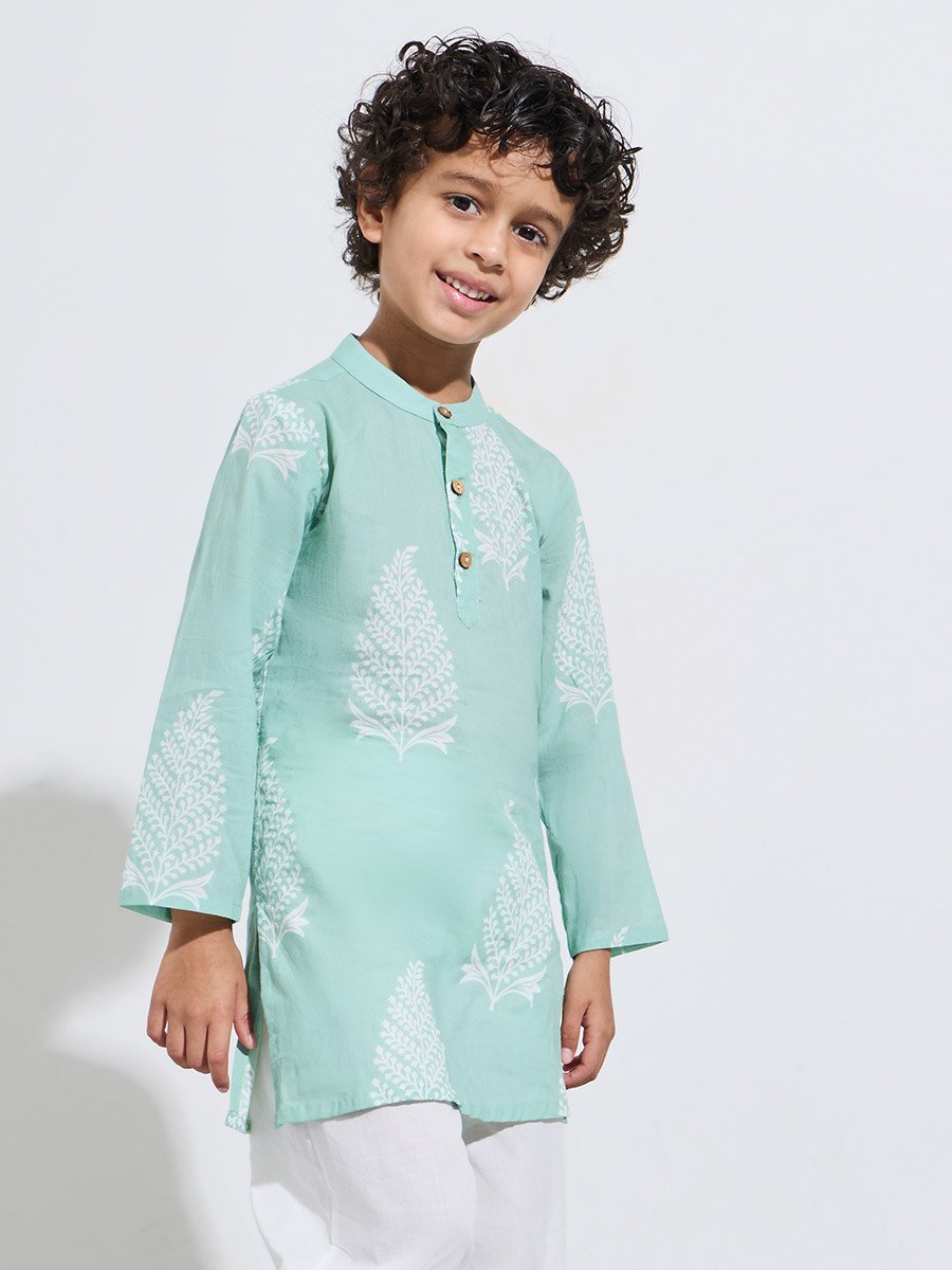 Boys Printed Kurta and Solid Pants Set