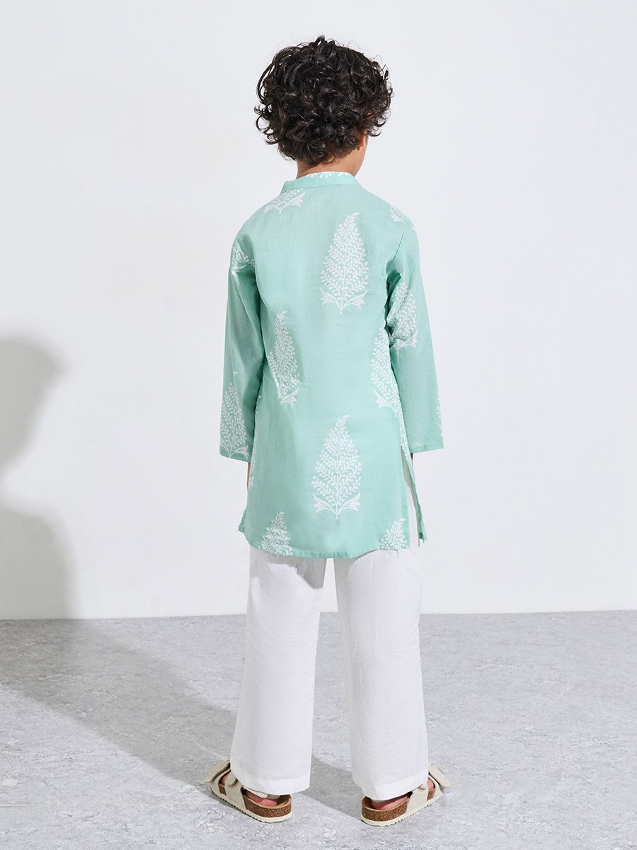 Boys Printed Kurta and Solid Pants Set