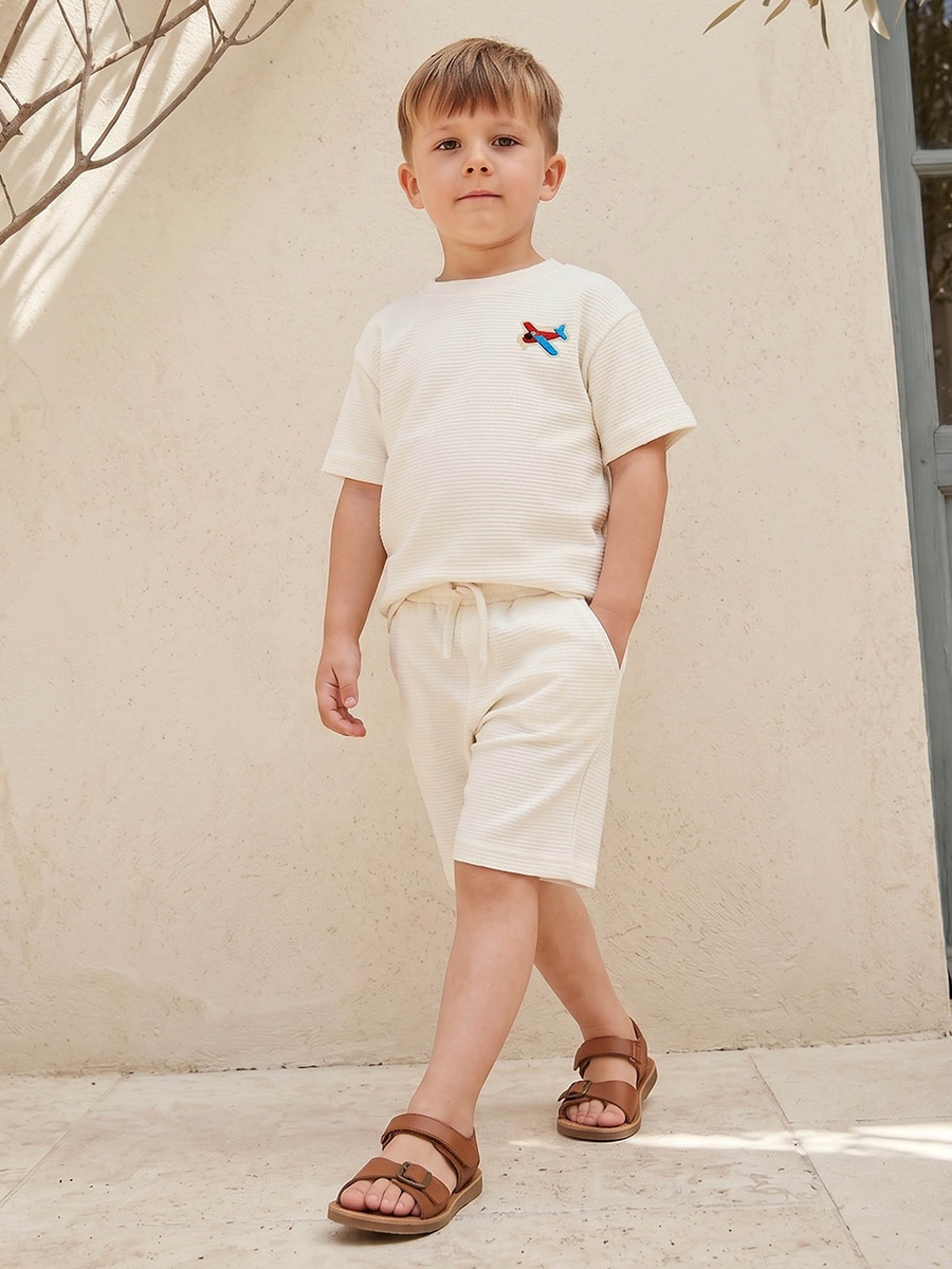Crew Neck Short Sleeves T-Shirt and Shorts Set with Textured Design