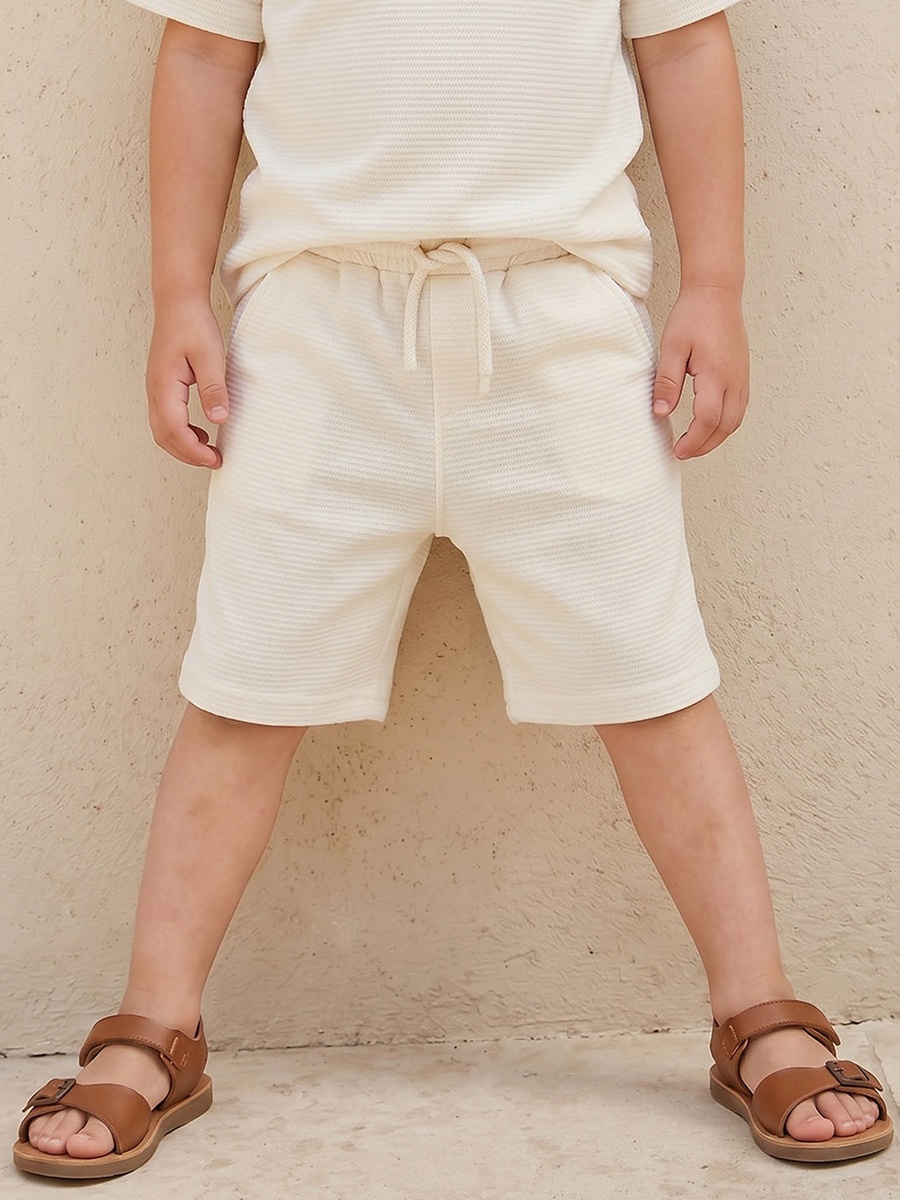 Crew Neck Short Sleeves T-Shirt and Shorts Set with Textured Design