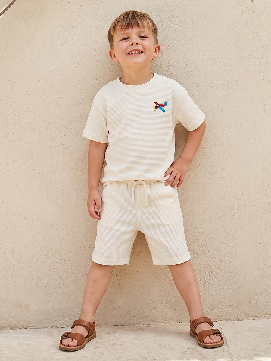 Crew Neck Short Sleeves T-Shirt and Shorts Set with Textured Design