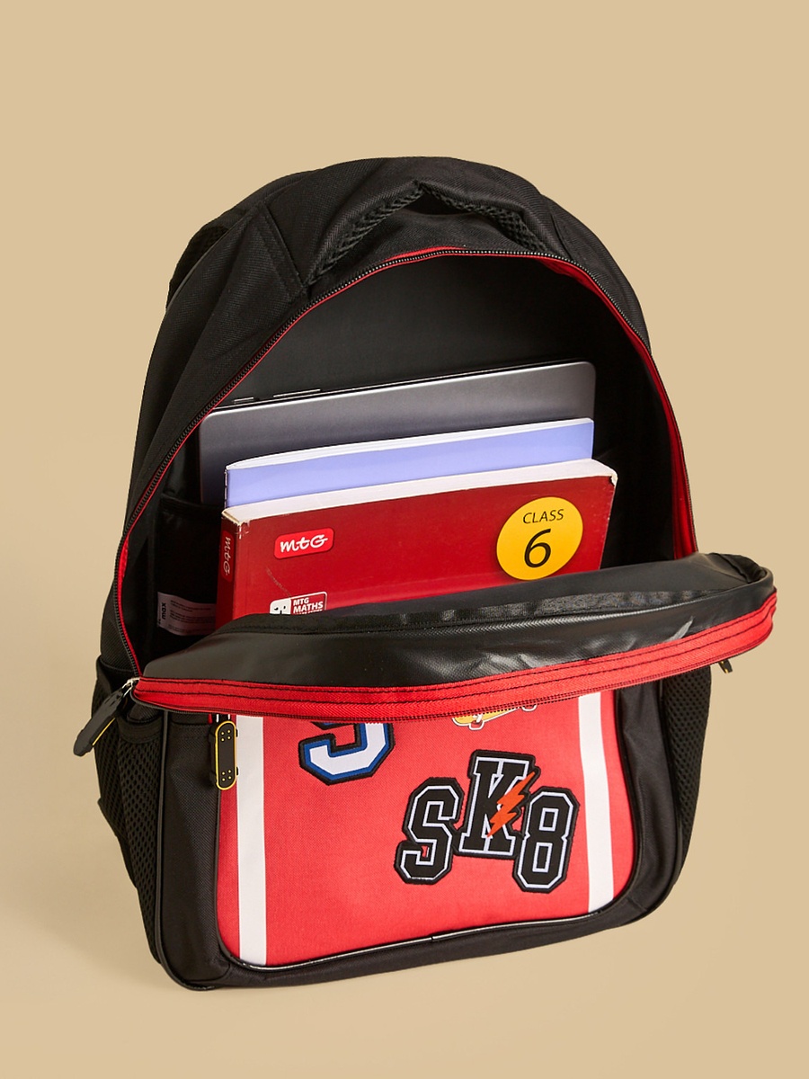 شنطة ظهر بنقوش سكيت وأحزمة كتف قابلة للتعديل