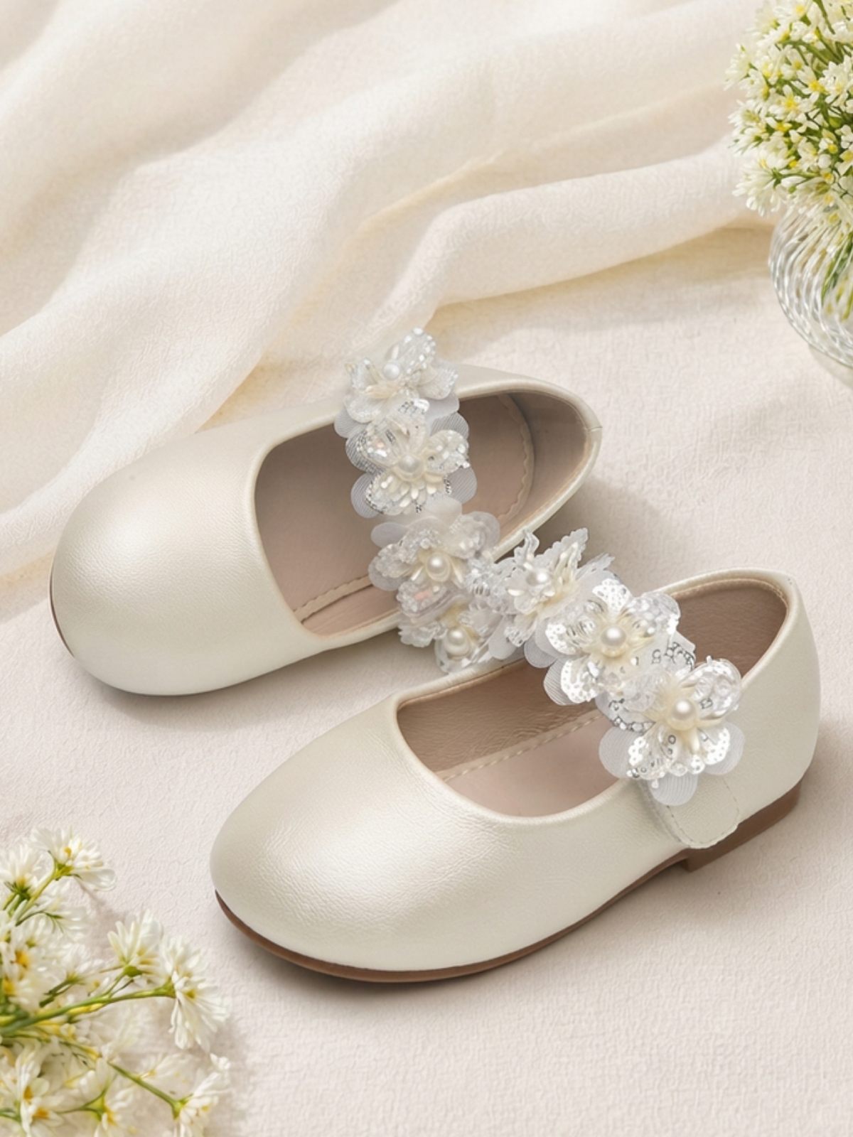 Girls White Floral Pearl Mary Jane Flats - Elegant and Comfortable