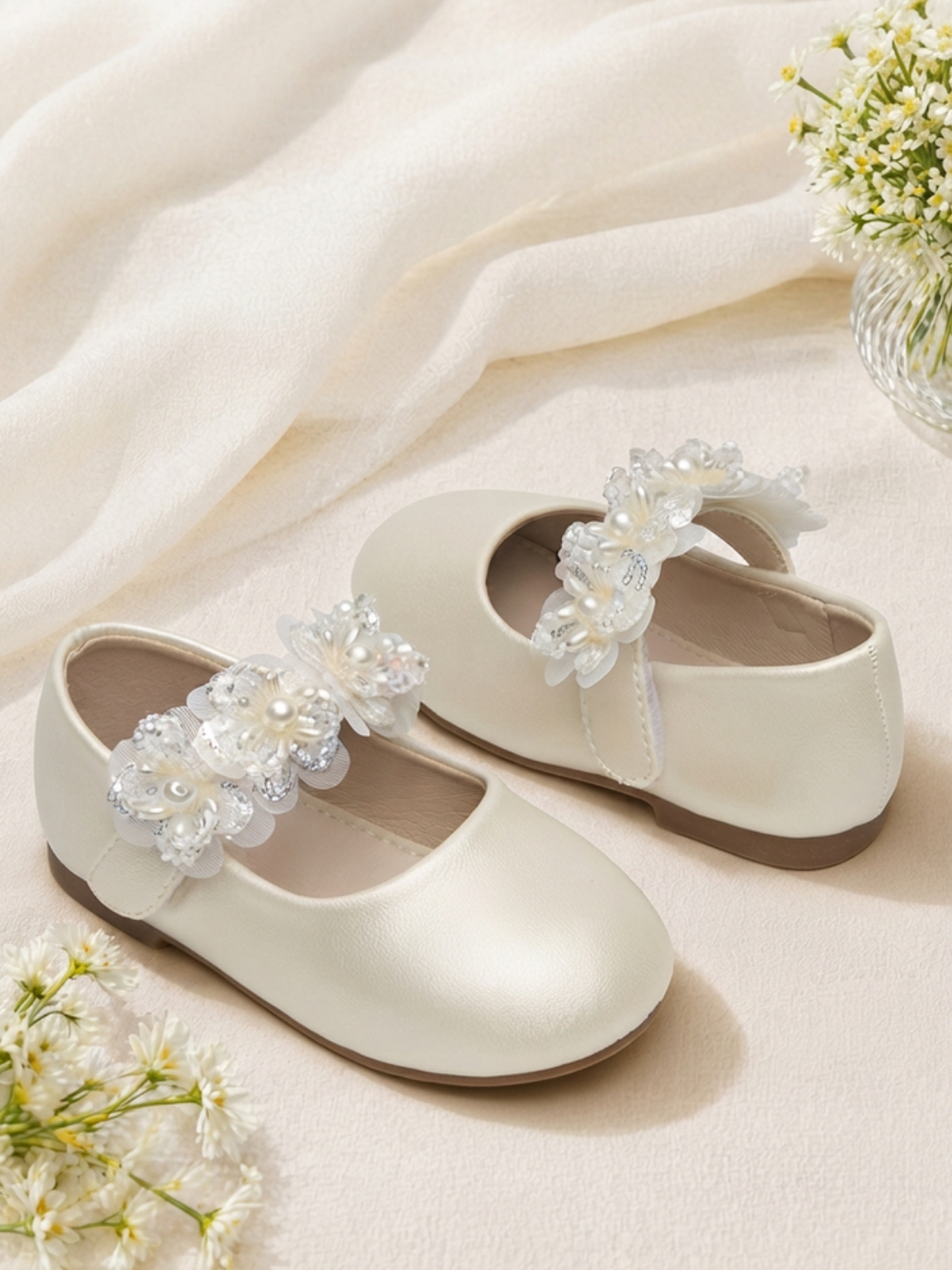 Girls White Floral Pearl Mary Jane Flats - Elegant and Comfortable