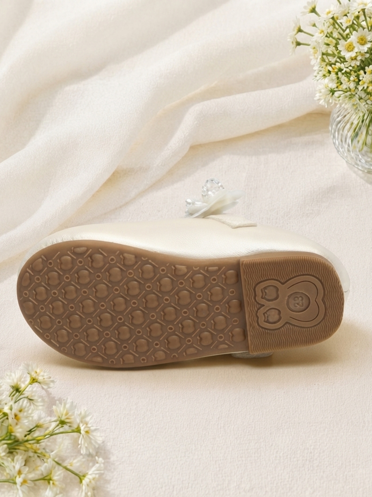 Girls White Floral Pearl Mary Jane Flats - Elegant and Comfortable
