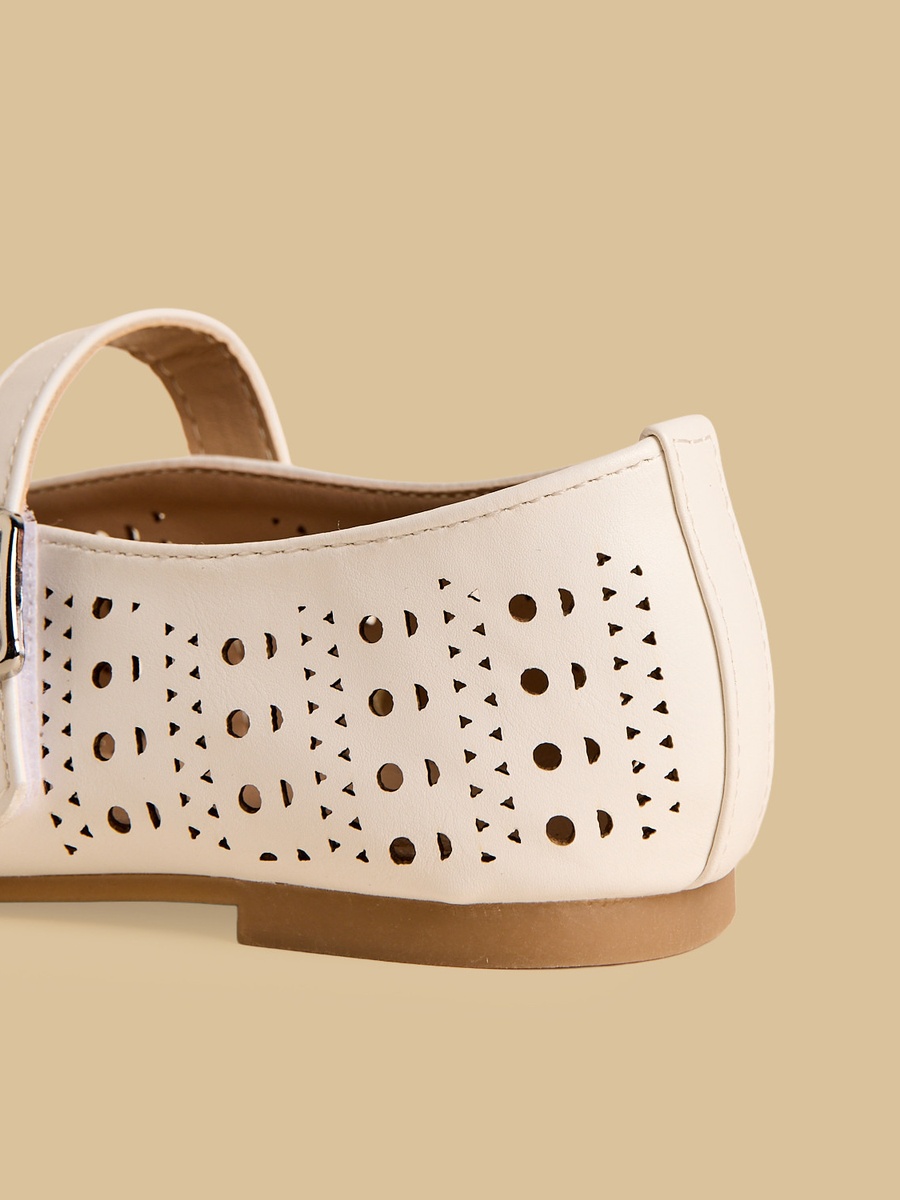 Cutout Design Ballerina Shoes with Buckle Closure