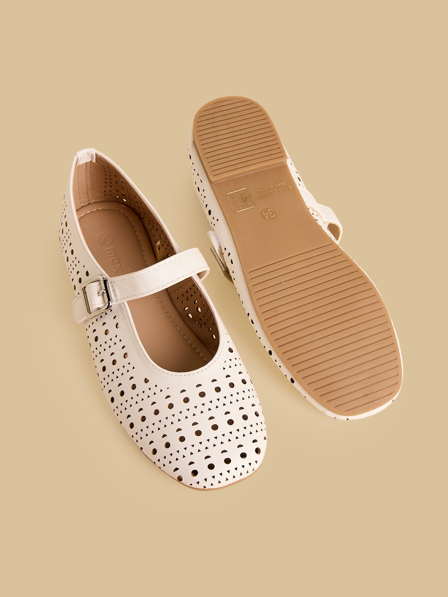 Cutout Design Ballerina Shoes with Buckle Closure
