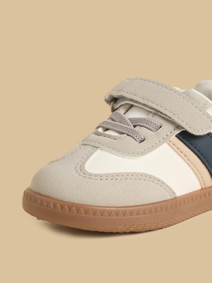 Panelled Sports Shoes with Hook and Loop Closure