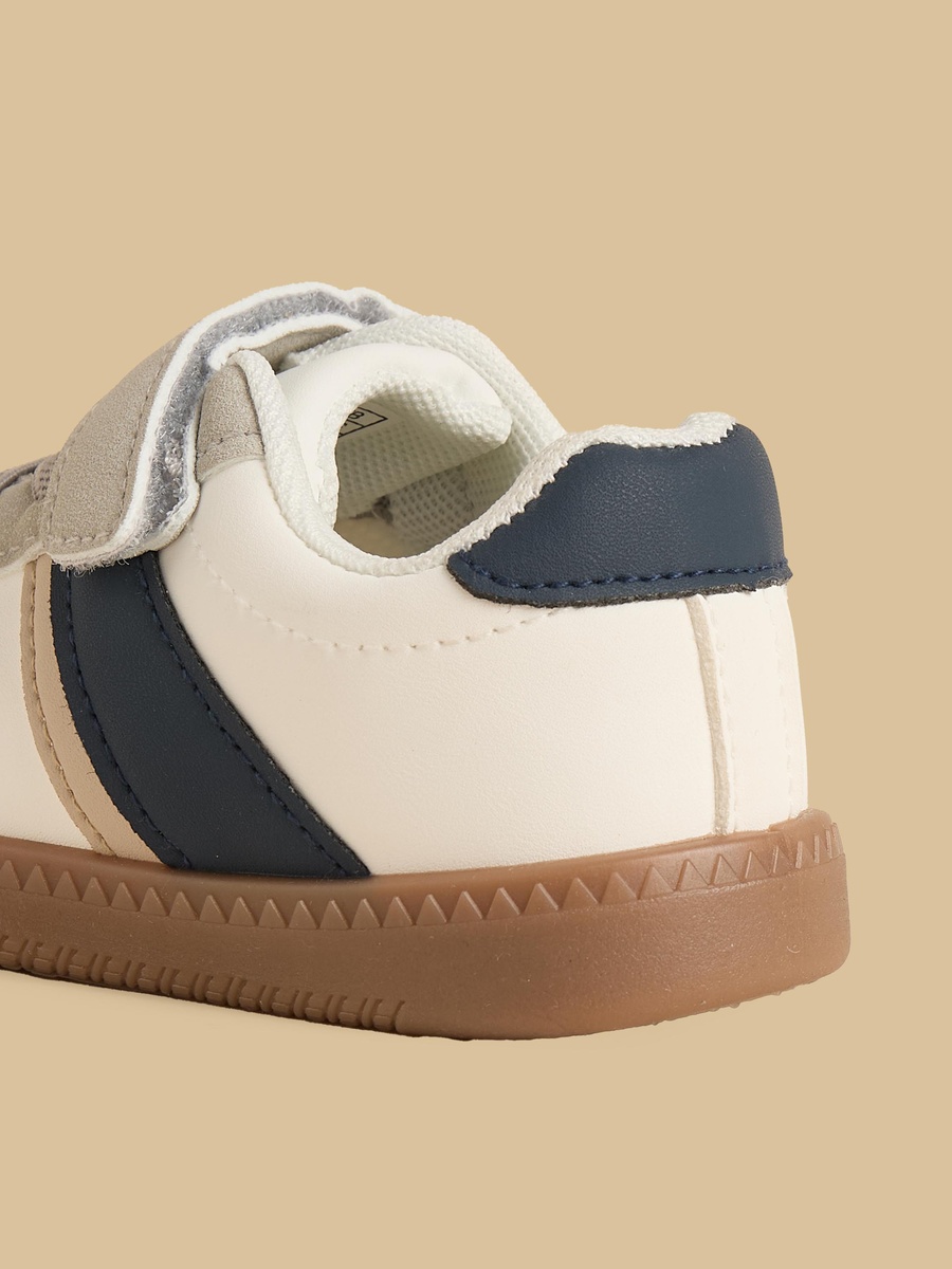 Panelled Sports Shoes with Hook and Loop Closure
