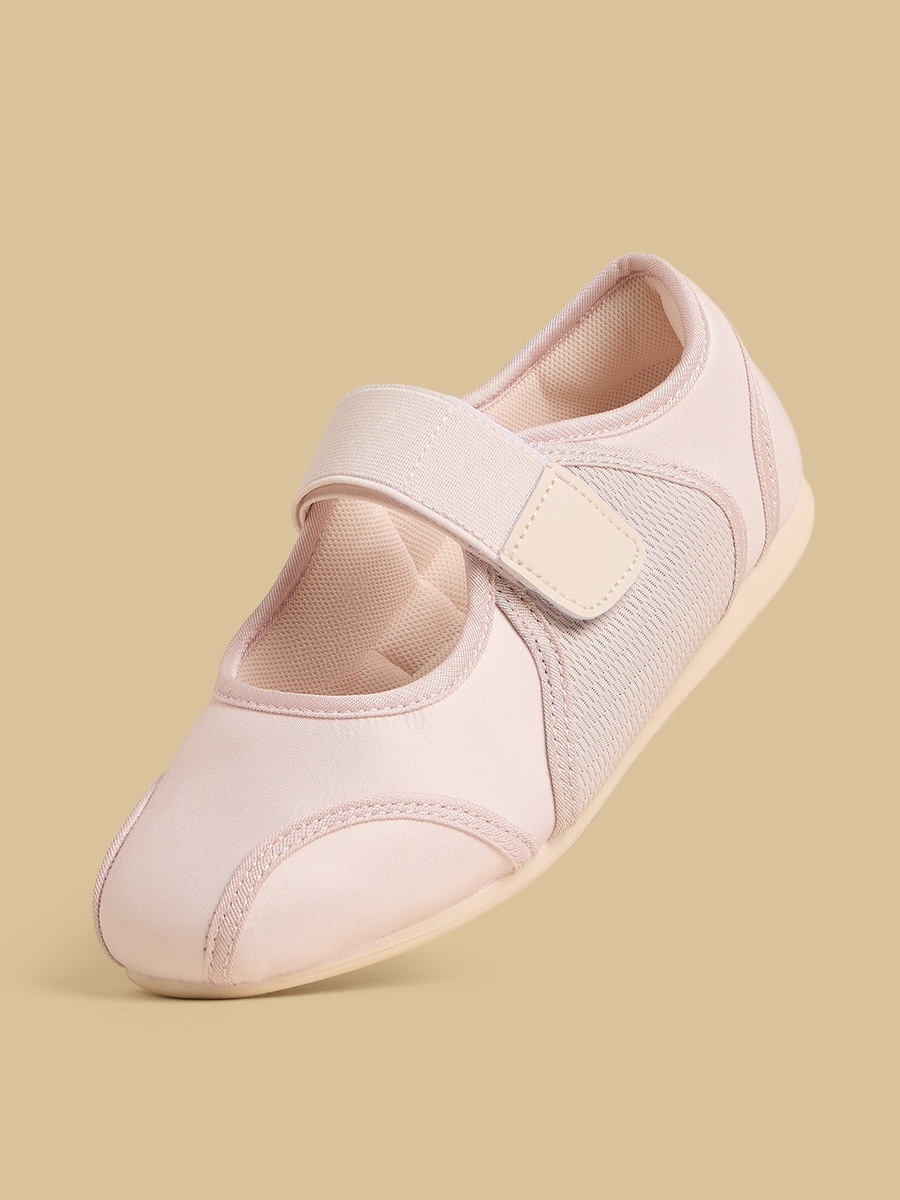 Panelled Sports Shoes with Hook and Loop Closure