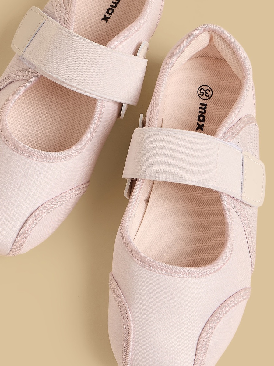 Panelled Sports Shoes with Hook and Loop Closure