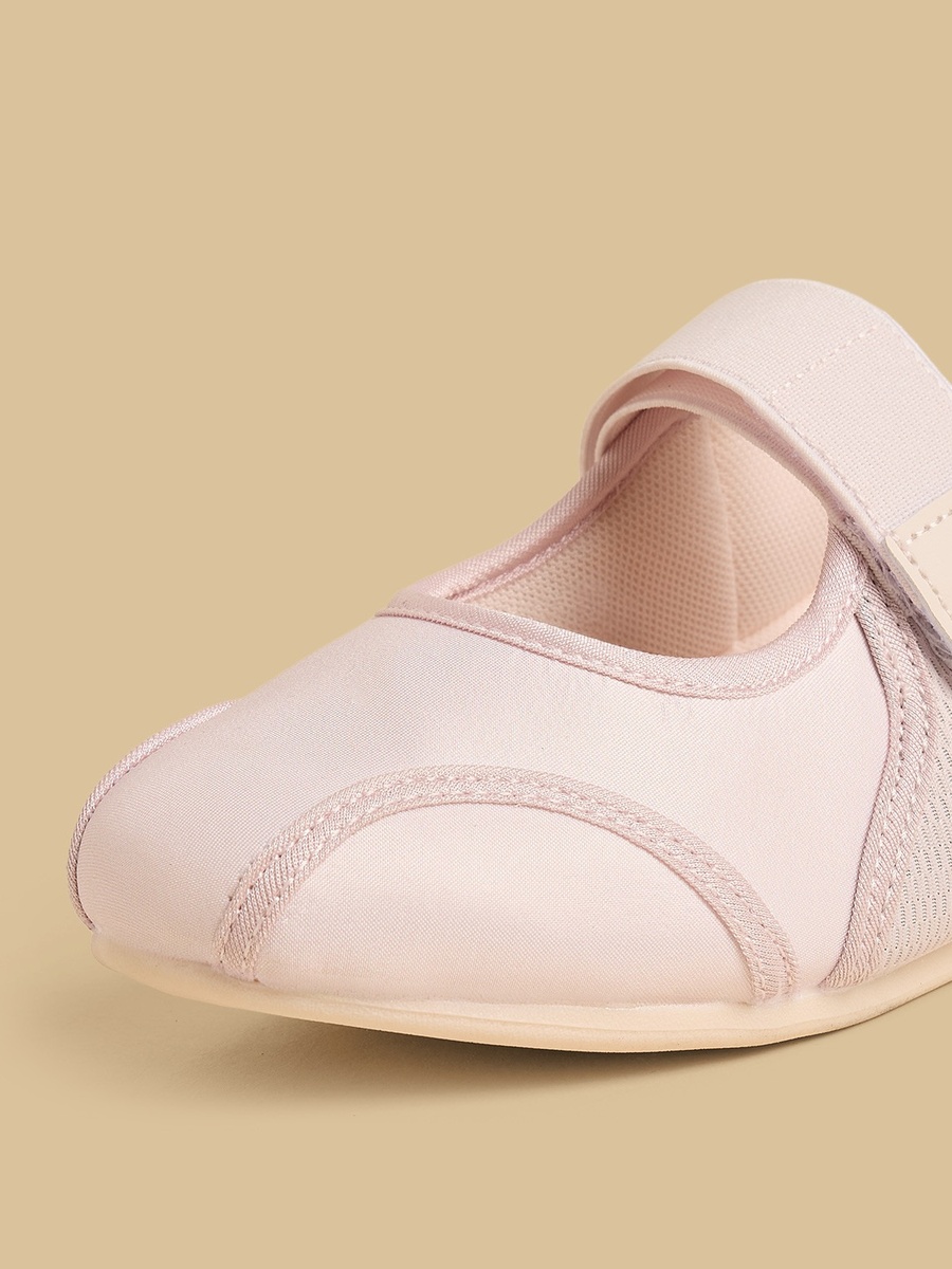 Panelled Sports Shoes with Hook and Loop Closure