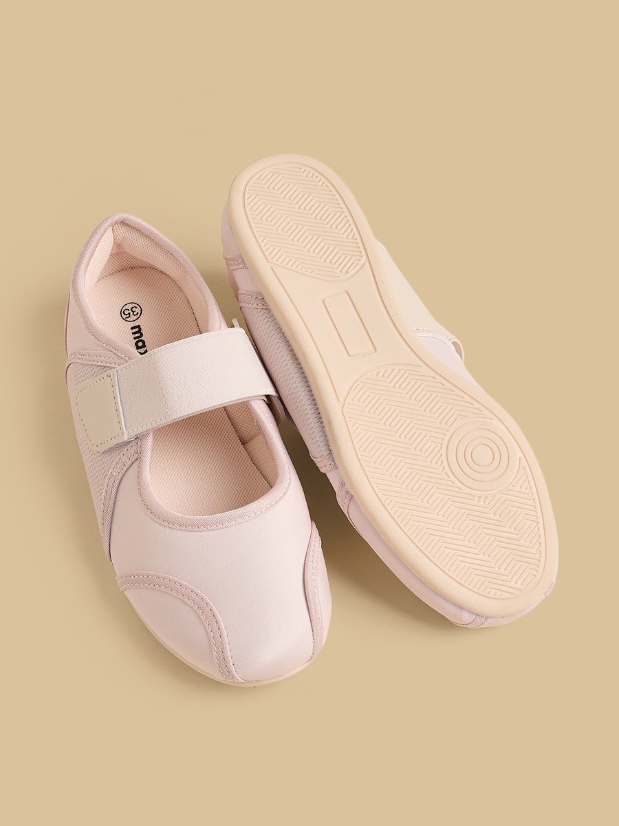 Panelled Sports Shoes with Hook and Loop Closure