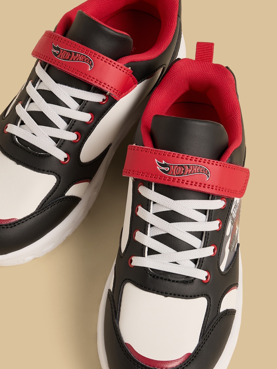 Hot Wheels Print Sports Shoes with Hook and Loop Closure