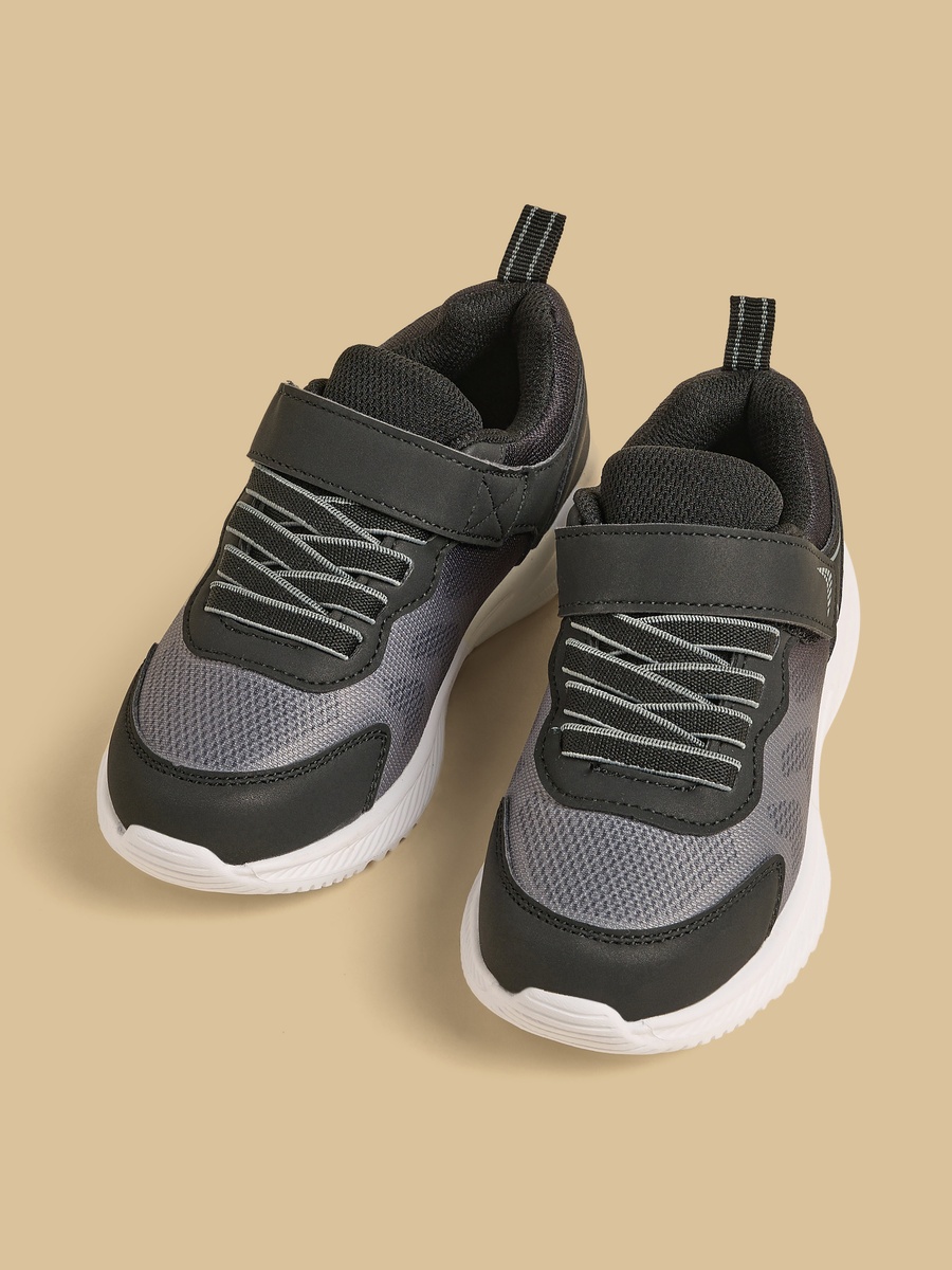 Mesh Sports Shoes with Hook and Loop Closure