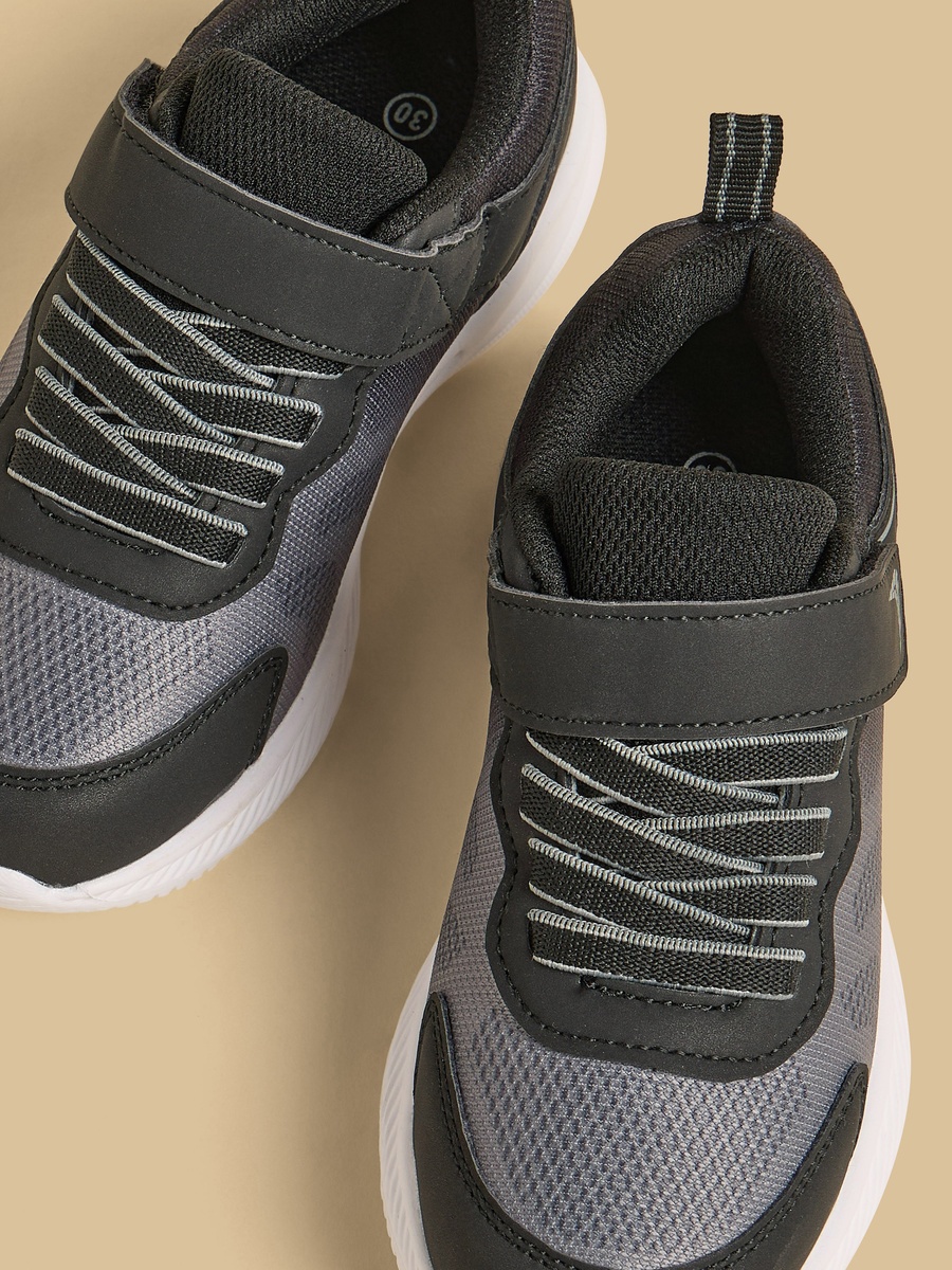 Mesh Sports Shoes with Hook and Loop Closure