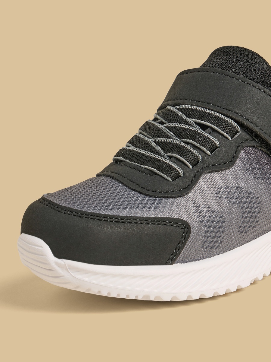 Mesh Sports Shoes with Hook and Loop Closure