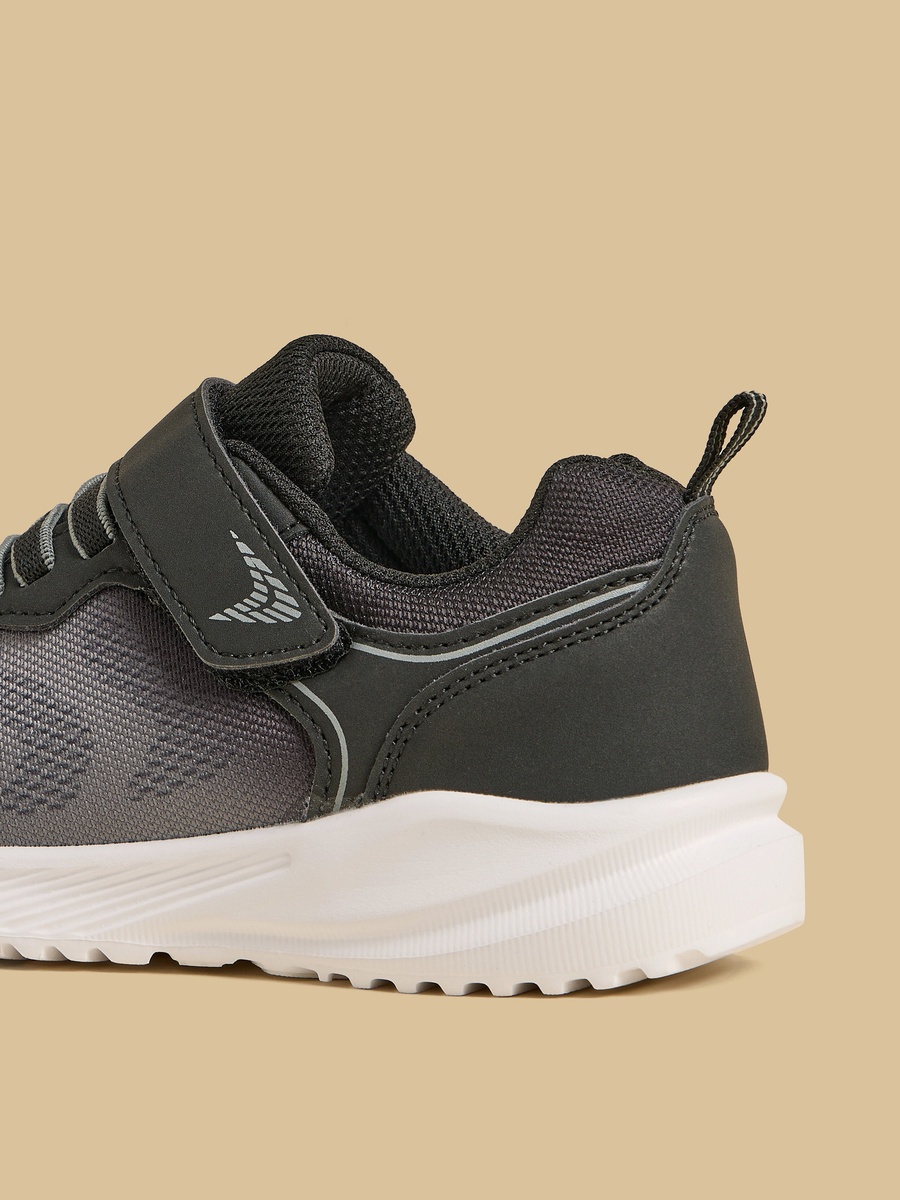 Mesh Sports Shoes with Hook and Loop Closure