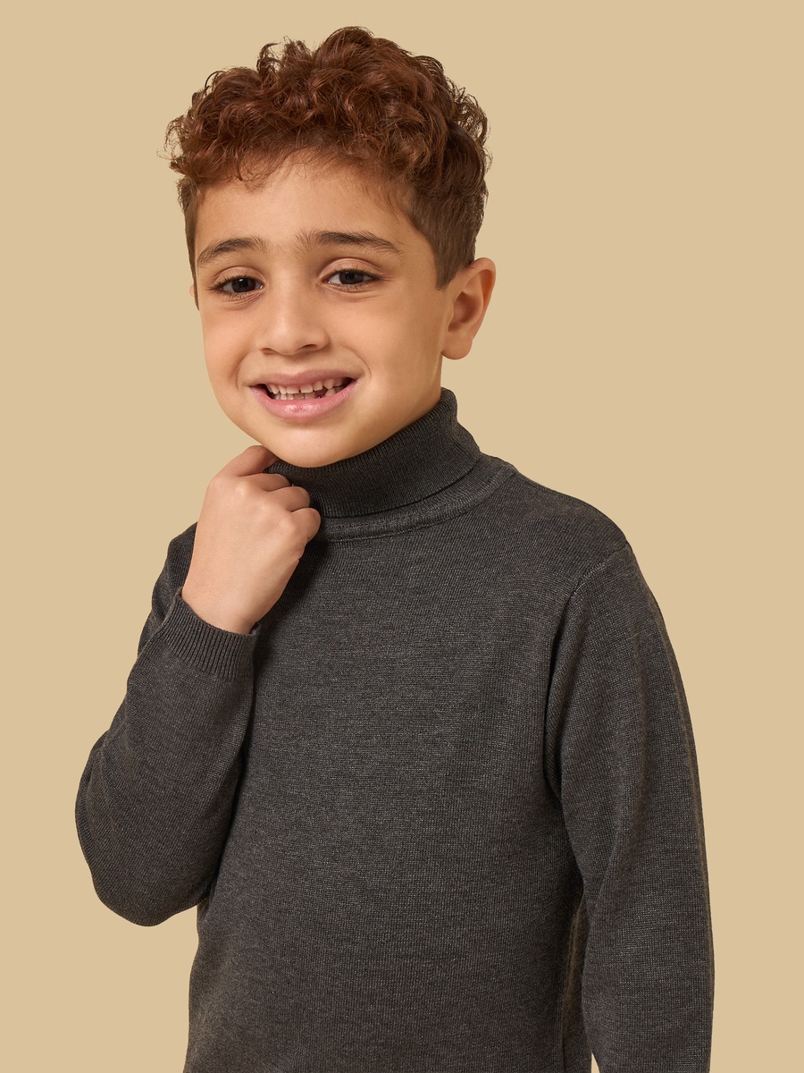 كنزة بياقة عالية