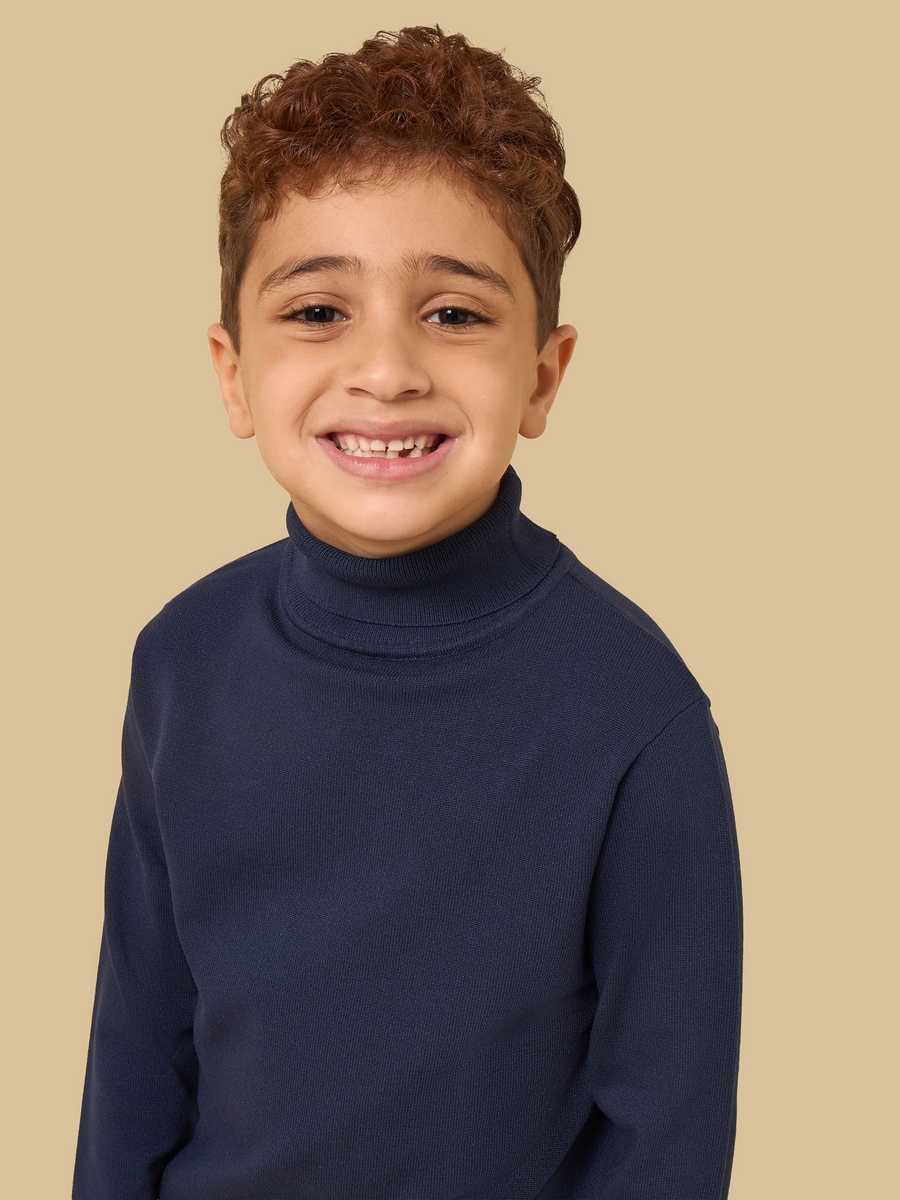 كنزة بياقة عالية