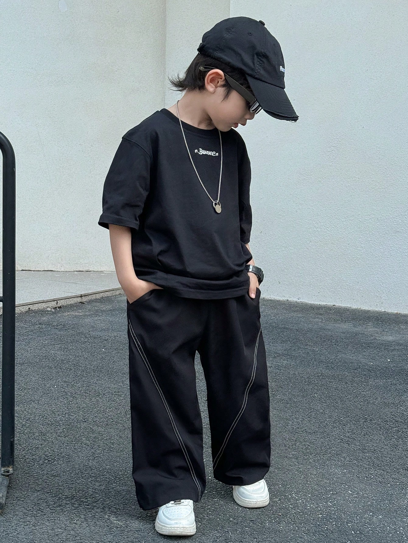 Black Solid Regular Pants